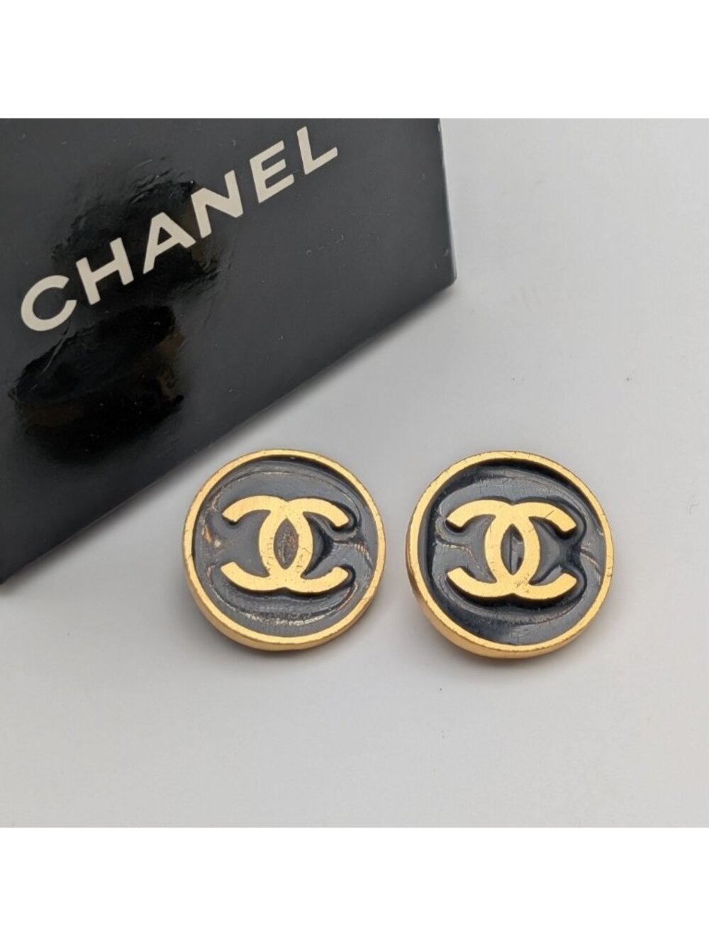 Chanel Earrings CC Logo Gold Black Round Vintage 01P
